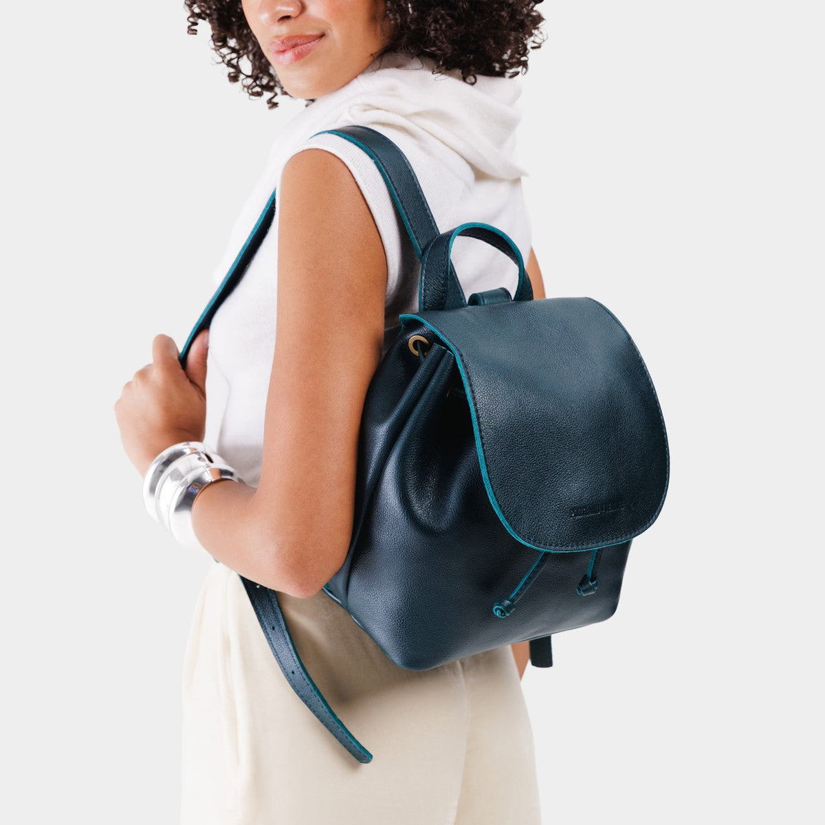 Bucket Backpack - Famous | Online Store